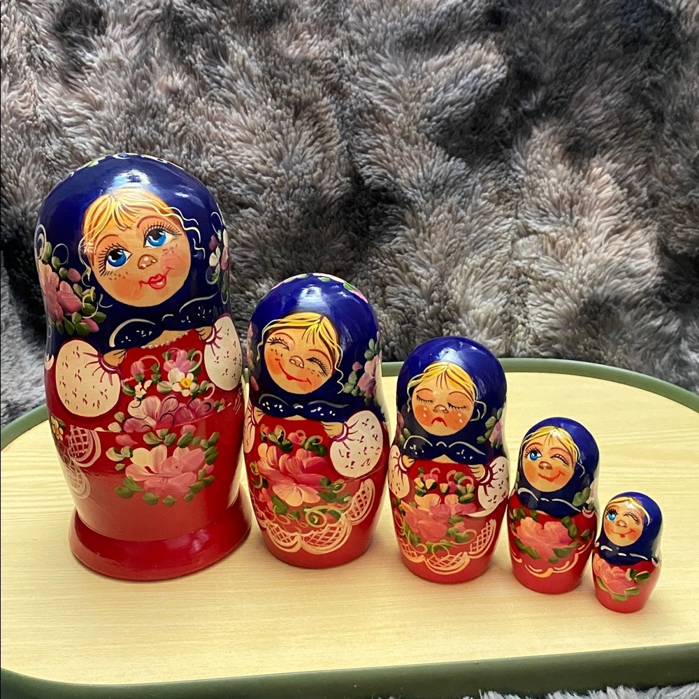Hand-Painted Red and Blue Nesting Matryoshka Dolls Set